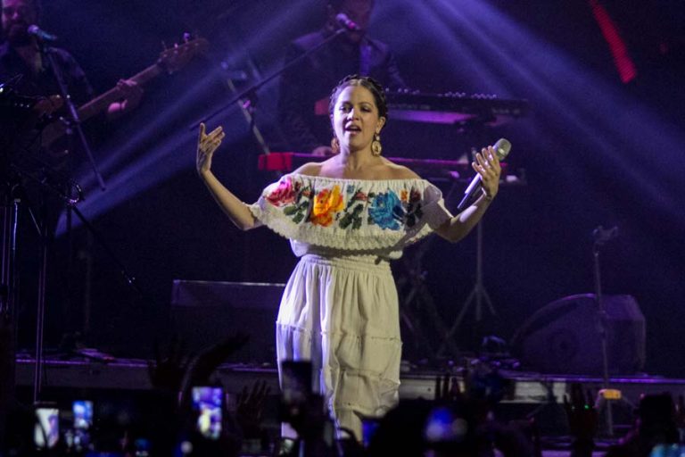 El primer volumen de Musas, fue ganador del Grammy Latino al 