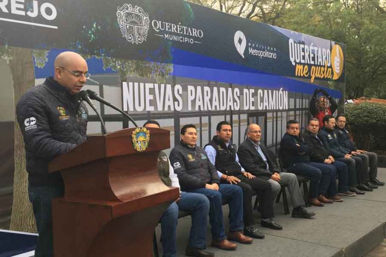 El alcalde Marcos Aguilar Vega dio el banderazo de inicio a las  obras.