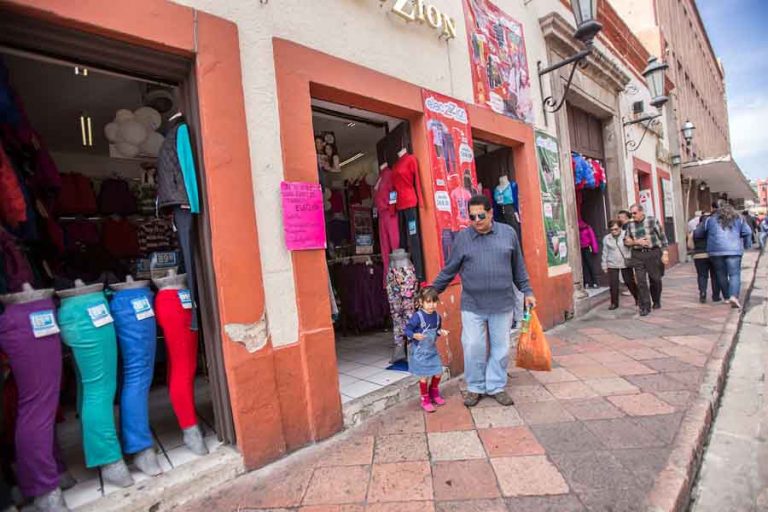 El cambio de suelo es usualmente uno de los requisitos que más se complica para los comerciantes.