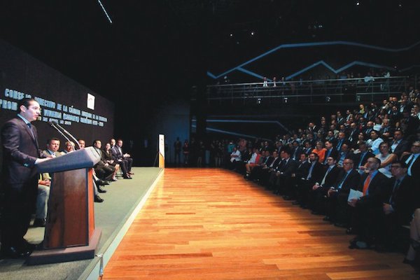 Francisco Domínguez Servién. Foto: Obture Press