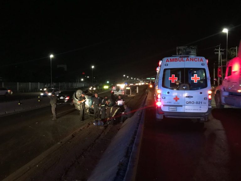 Accidente automovilístico. Foto: Cruz Roja Querñetaro