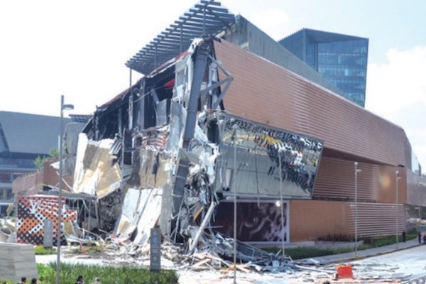 Daño a centro comercial. Foto: Cuartoscuro