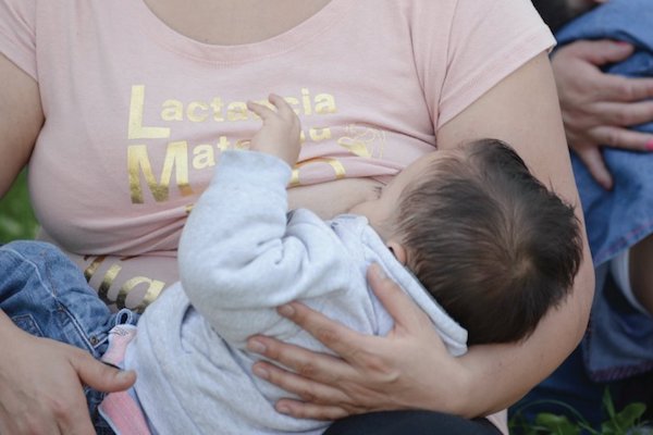Leche materna. Foto: Cuartoscuro
