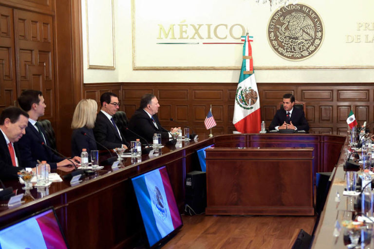  80713109. México, 13 Jul 2018 (Notimex-Presidencia).- El Presidente de México  Enrique Peña Nieto sostuvo hoy un encuentro con el Secretario de Estado estadunidense, Michael Pompeo; la Secretaria de Seguridad Interna, Kirstjen Nielsen; el Secretario del Tesoro, Steven Mnuchin y el Asesor Senior del Presidente de Estados Unidos, Jared Kushner, a quienes solicitó la rápida reunificación de las familias separadas en la frontera. NOTIMEX/FOTO/PRESIDENCIA/COR/POL/,80713109. México, 13 Jul 2018 (Notimex-Presidencia).- El Presidente de México  Enrique Peña Nieto sostuvo hoy un encuentro con el Secretario de Estado estadunidense, Michael Pompeo; la Secretaria de Seguridad Interna, Kirstjen Nielsen; el Secretario del Tesoro, Steven Mnuchin y el Asesor Senior del Presidente de Estados Unidos, Jared Kushner, a quienes solicitó la rápida reunificación de las familias separadas en la frontera. NOTIMEX/FOTO/PRESIDENCIA/COR/POL/