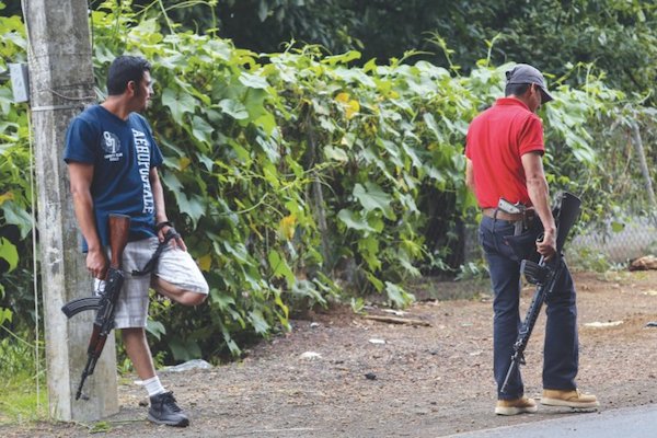 Civiles armados. Foto: Cuartoscuro