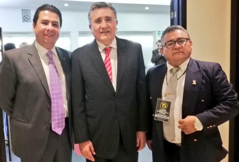 Luis Raúl Gonzáles Pérez, al centro de la imagen. Foto: @BorisSGomezU