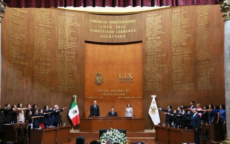 Los legisladores desempeñarán por los próximos tres años.