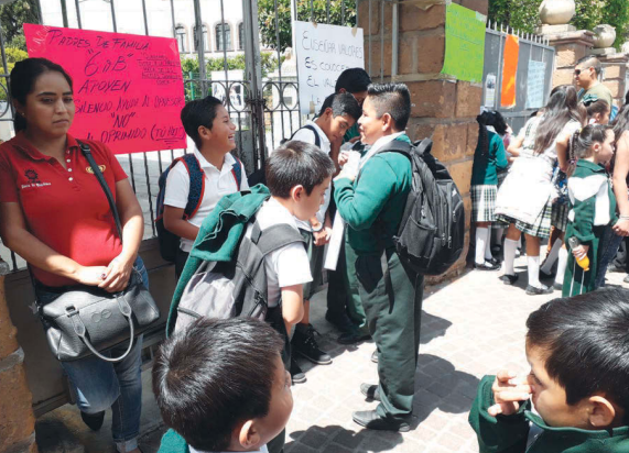 Clausuran escuela. Foto: especial