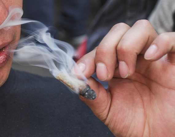 CIUDAD DE MÉXICO, 30JULIO2017.- Decenas de personas acudieron a un Festival de la Marihuana en la Plaza de la Ciudadela, en donde pidieron la legalización de la 