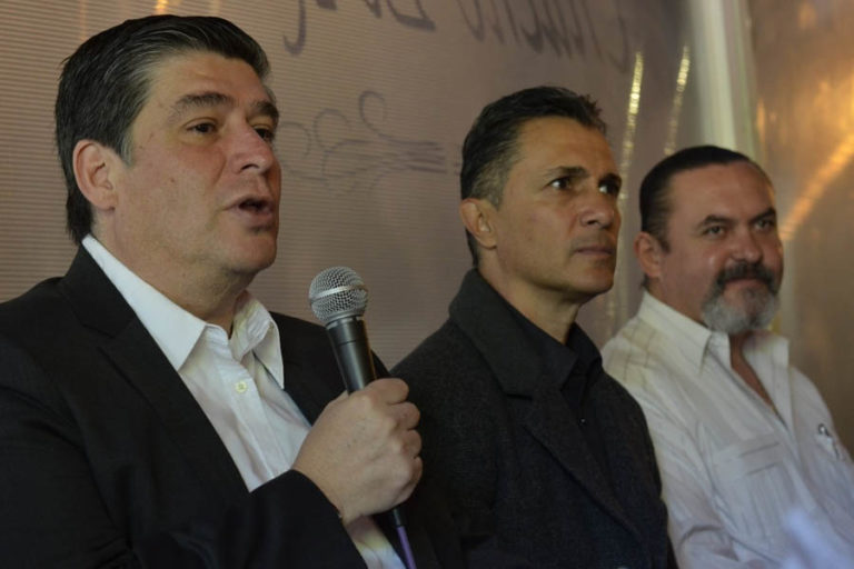 Carlos Peñafiel y Adolfo Ríos en conferencia de prensa