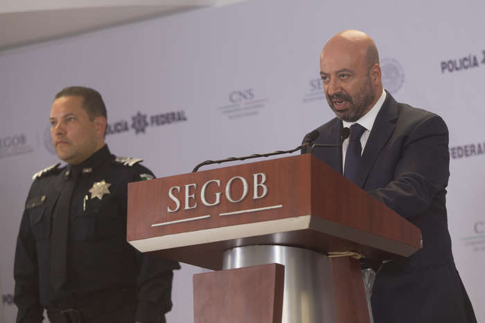 CIUDAD DE MÉXICO, 01AGOSTO2018.-Renato Sales Heredia, Comisionado Nacional de Seguridad, y Manelich Castilla, titular de la Plicía Federal, encabezaron una conferencia de prensa para dar a conocer qla captura de 6 detenidos en el estado de Jalisco con armas de alto poder. FOTO: TERCERO DÍAZ /CUARTOSCURO.COM