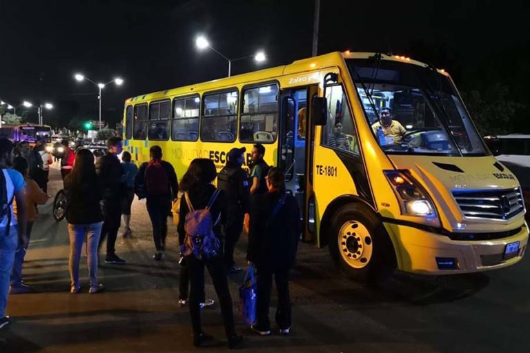 Miles de usuarios resultaron afectados por el paro del Qrobus.