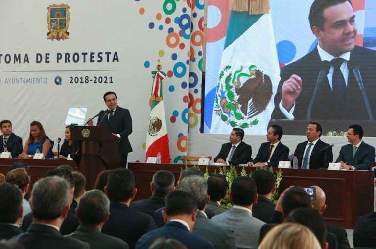 Rinde Nava protesta como nuevo alcalde de Querétaro
