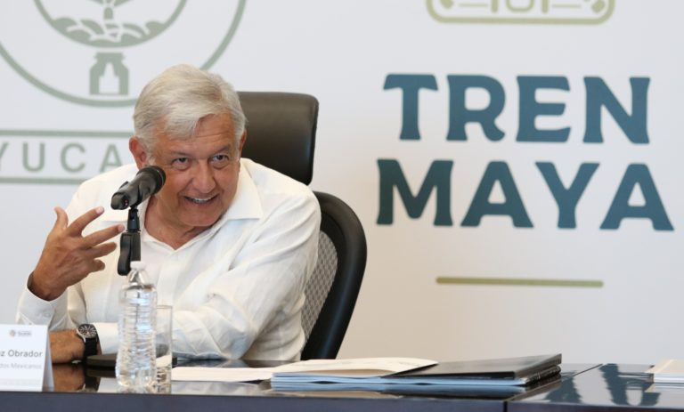 MERIDA, YUCATÁN, 12NOVIEMBRE2018.- Andrés Manuel Lopez Obrador, presidente electo de Mexico se reunió con gobernadores del sureste de Mexico y con integrantes de su gabinete para coordinar el proyecto del tren mayaFOTO: SAÚL LÓPEZ /CUARTOSCURO.COM