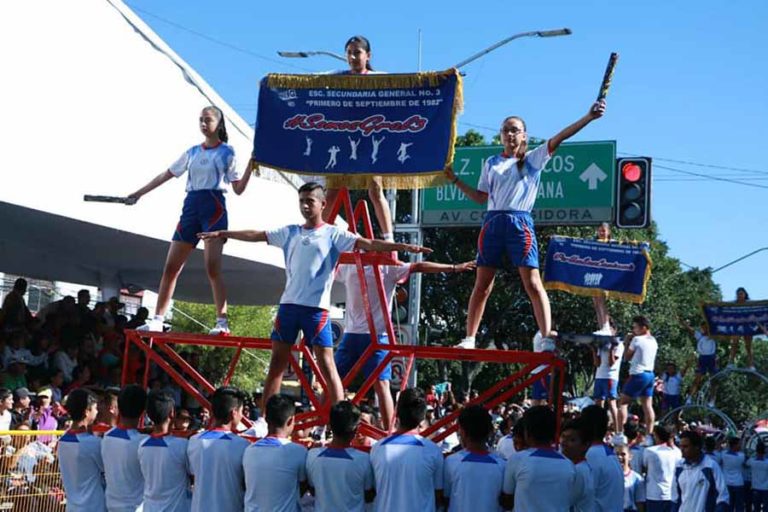 Fotos tomadas de la página de Facebook del gobernador