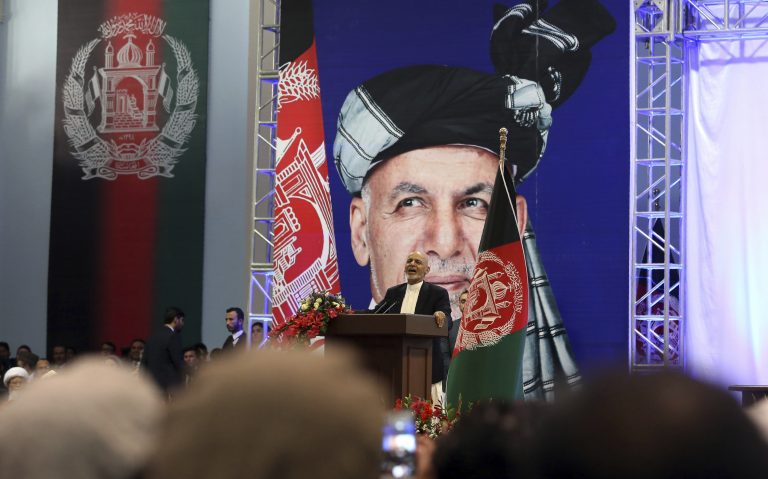AP Photo,El presidente de Afganistán, Ashraf Ghani, candidato a la reelección, habla en el primer día de campaña electoral en Kabul, Afganistán, el domingo 28 de julio de 2019.  (AP Foto/Rahmat Gul)