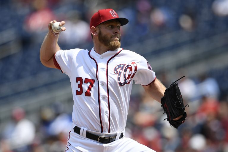 AP Photo,El abridor Stephen Strasburg lanza por los Nacionales de Washington en el duelo con los Dodgers de Los Ángeles, el domingo 28 de julio de 2019, en Washington. (AP Foto/Nick Wass)