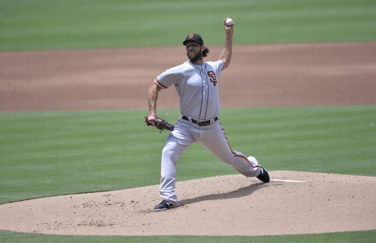 AP Photo,El abridor de los Gigantes de San Francisco Madison Bumgarner, trabaja en la primera entrada del juego ante los Padres de San Diego, el domingo 28 de julio de 2019, en San Diego. (AP Foto/Orlando Ramirez)