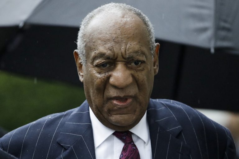 AP Photo, Bill Cosby,En esta foto del 25 de septiembre del 2018, Bill Cosby llega a la audiencia de su sentencia en el juzgado del condado de Montgomery, en Norristown Pennsylvania. (AP Foto/Matt Rourke, Archivo)