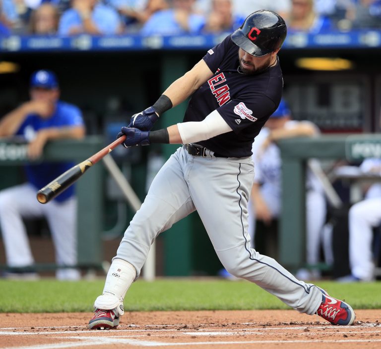 AP Photo, Jason Kipnis,Jason Kipnis de los Indios de Cleveland conecta un grand slam ante los Reales de Kansas City, el sábado 27 de julio de 2019. (AP Foto/Orlin Wagner)