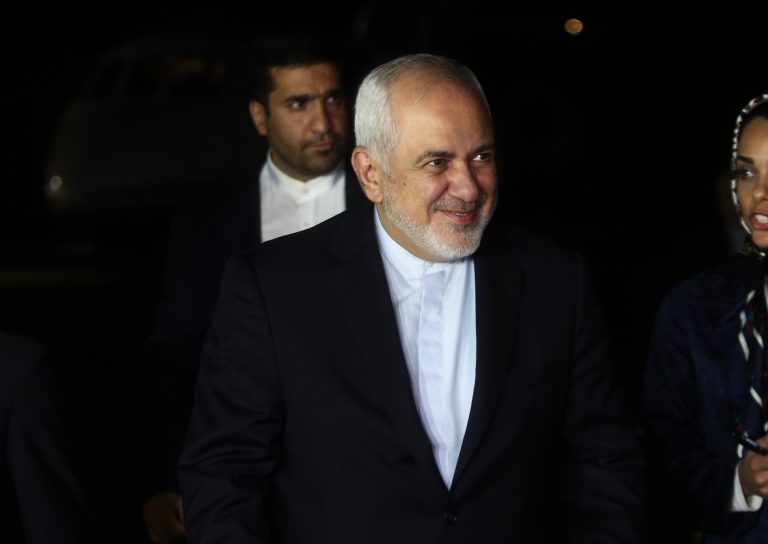 AP Photo, Mohammad Javad Zarif,El canciller iraní Mohammad Javad Zarif llega al aeropuerto internacional Viru Viru en Santa Cruz, Bolivia, el martes 23 de julio de 2019. (AP Foto/Juan Karita)