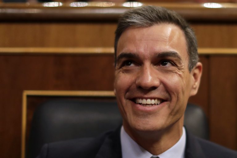 AP Photo,El presidente del gobierno en funciones, Pedro Sánchez, a su llegada al Congreso de los Diputados para la primera votación de la sesión de investidura, en Madrid, el 23 de julio de 2019. (AP Foto/Manu Fernández)