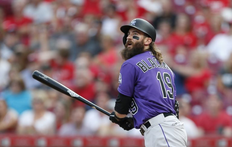 AP Photo,Charlie Blackmon de los Rockies de Colorado conecta un doble ante los Rojos de Cincinnati, el viernes 26 de julio de 2019. (AP Foto/Gary Landers)