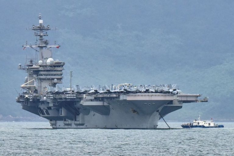 LYNXMPEG580NN.jpg,FOTO DE ARCHIVO: El USS Theodore Roosevelt (CVN-71) al entrar en el puerto de Da Nang, Vietnam, el 5 de marzo de 2020. REUTERS/Kham; Crédito: Nguyen Huy Kham, Reuters