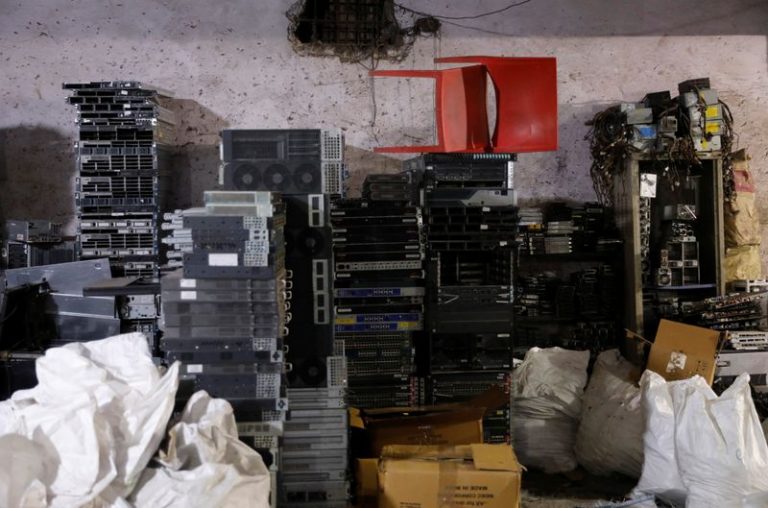 LYNXNPEG6T131.jpg,Desechos electrónicos en taller de Nueva Delhi, India, 29 julio 2020.
REUTERS/Adnan Abidi; Crédito: ADNAN ABIDI, Reuters