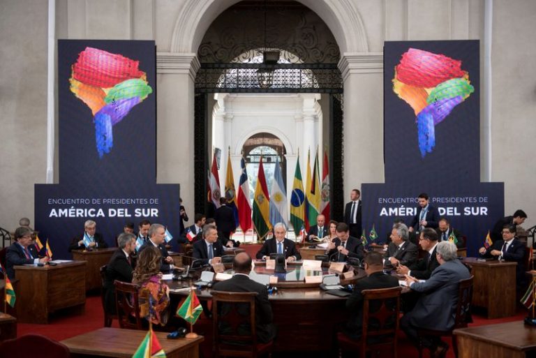 LYNXMPEG7Q1Q1.jpg,Foto de archivo de la cumbre de presidentes de Prosur en Santiago, Chile, Marzo, 2019. Marcelo Segura/Cortesía de prensa prensidencial de Chile; Crédito: HANDOUT, Reuters