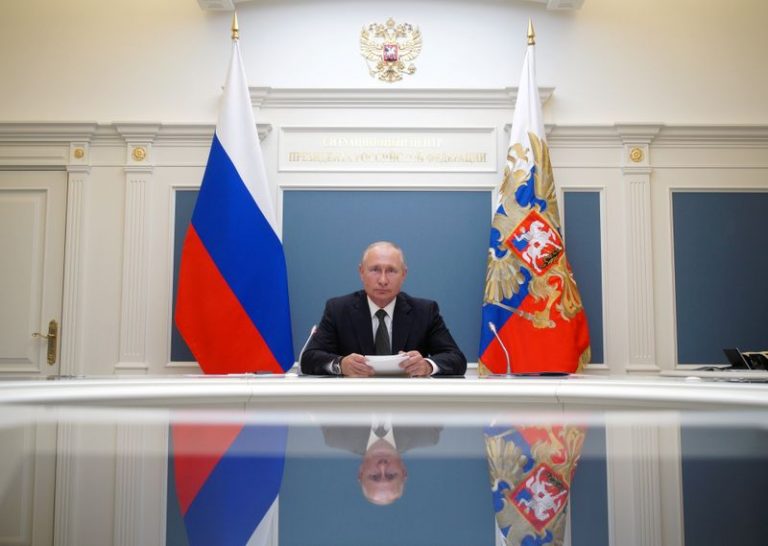 LYNXNPEG7A0NF.jpg,FOTO DE ARCHIVO: El presidente ruso Vladimir Putin participa en una videoconferencia en Moscú, Rusia, el 30 de junio de 2020. Sputnik/Alexei Babushkin/Kremlin vía REUTERS ; Crédito: Sputnik Photo Agency, Reuters