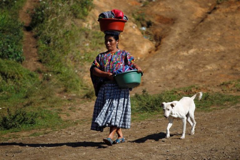 LYNXNPEG7G0T6.jpg,FOTO DE ARCHIVO. Imagen referencial de una mujer indígena en Alta Verapaz, Guatemala. 20 de febrero de 2014. REUTERS/Jorge Dan Lopez; Crédito: JORGE DAN LOPEZ, Reuters