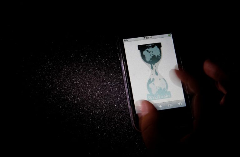 LYNXNPEG7H1DO.jpg,Foto de archivo: el logo de Wikileaks en un teléfono celular en Tokio. 29 de noviembre de 2010.    REUTERS/Toru Hanai/; Crédito: Toru Hanai, Reuters