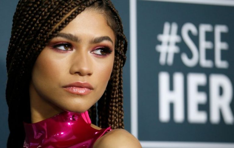 LYNXNPEG8K12P.jpg,FOTO DE ARCHIVO. La actriz Zendaya posa para la prensa antes de los 25° Critics Choice Awards, en Santa Mónica, California, EEUU. 12 de enero de 2020. REUTERS/Danny Moloshok; Crédito: DANNY MOLOSHOK, Reuters