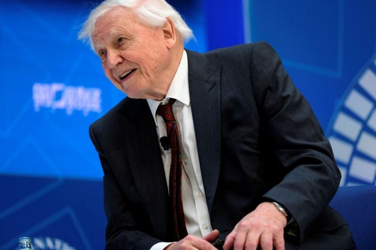 LYNXNPEG8K18D.jpg,Sir David Attenborough en entrevista con la jefa del FMI, Christine Lagarde, en Washington, EEUU, 11 abril 2019.
REUTERS/James Lawler Duggan/ ; Crédito: JAMES LAWLER DUGGAN, Reuters