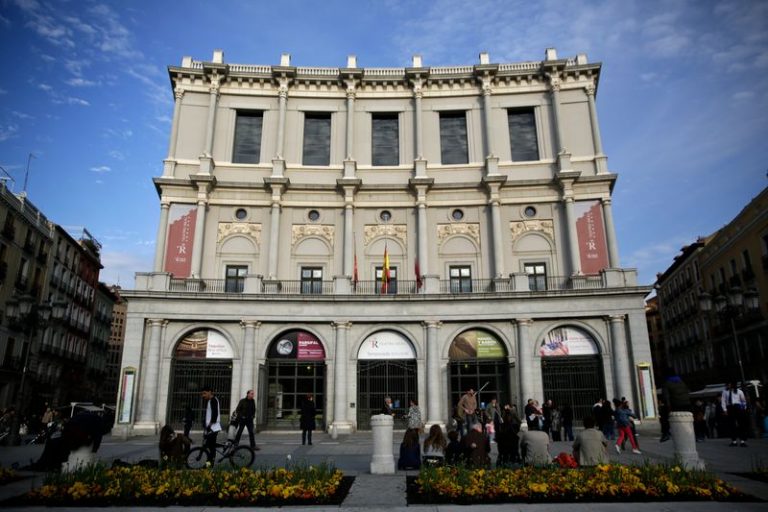 LYNXNPEG8K1F0.jpg,FILE PHOTO: A general view shows the Teatro Real (Royal Theatre), a major opera house, at Plaza de Oriente (Oriente square) in Madrid, Spain, March 25, 2016. REUTERS/Andrea Comas; Crédito: Andrea Comas, Reuters