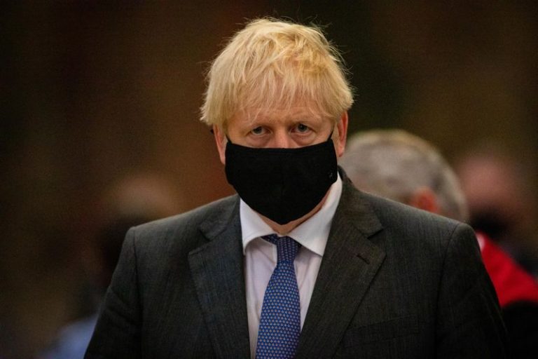 LYNXNPEG8L0FF.jpg,El primer ministro de Reino Unido Boris Johnson asiste a la conmemoración del 80º aniversario de la Batalla de Reino Unido en la Abadía de Westminster en Londres, Reino Unido, el 20 de septiembre de 2020. Aaron Chown/PA Wire/Pool vía REUTERS; Crédito: POOL, Reuters