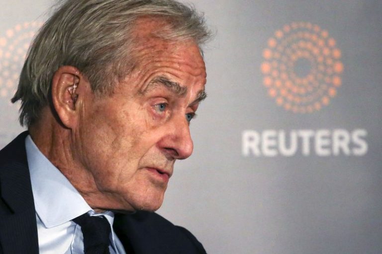 LYNXNPEG8N1DM.jpg,FOTO DE ARCHIVO: El editor libre de Reuters, Sir Harold Evans, modera una conversación de la agencia de noticias Reuters 