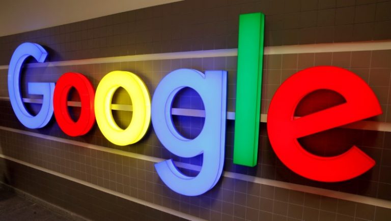 LYNXMPEG9043T.jpg,FILE PHOTO: An illuminated Google logo is seen inside an office building in Zurich, Switzerland December 5, 2018.    REUTERS/Arnd Wiegmann/File Photo; Crédito: Arnd Wiegmann, Reuters
