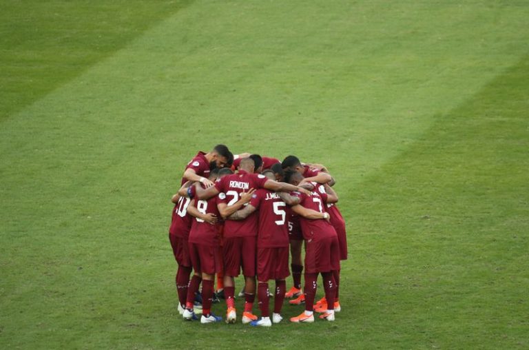 LYNXMPEG941AY.jpg,FOTO DE ARCHIVO-Fútbol - Copa América Brasil 2019 - Cuartos de final - Venezuela vs Argentina - Estadio Maracaná, Río de Janeiro, Brasil - 28 de junio de 2019. El equipo de Venezuela se reúne antes del partido REUTERS / Sergio Moraes; Crédito: SERGIO MORAES, Reuters