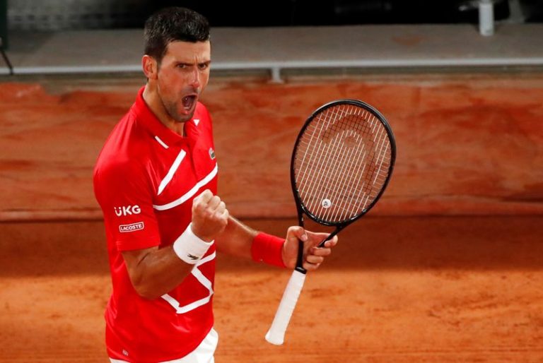 LYNXMPEG941QU.jpg,El serbio Novak Djokovic celebra durante su partido de cuarta ronda en Roland Garros contra el ruso Karen Khachanov. 5 oct 2020 REUTERS/Gonzalo Fuentes; Crédito: GONZALO FUENTES, Reuters