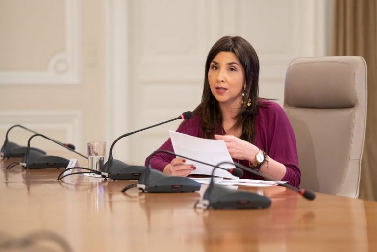 LYNXMPEG941TG.jpg,IMAGEN DE ARCHIVO. La ministra de Educación colombiana, María Victoria Angulo, habla durante un discurso televisado en medio del brote de COVID-19, en Bogotá, Colombia, Septiembre 30, 2020.  Cortesía de la Presidencia de Colombia/Distribuida vía REUTERS. ATENCIÓN EDITORES, ESTA IMAGEN FUE CEDIDA POR UN TERCERO. NO REVENTAS. NO ARCHIVOS; Crédito: COLOMBIAN PRESIDENCY, Reuters