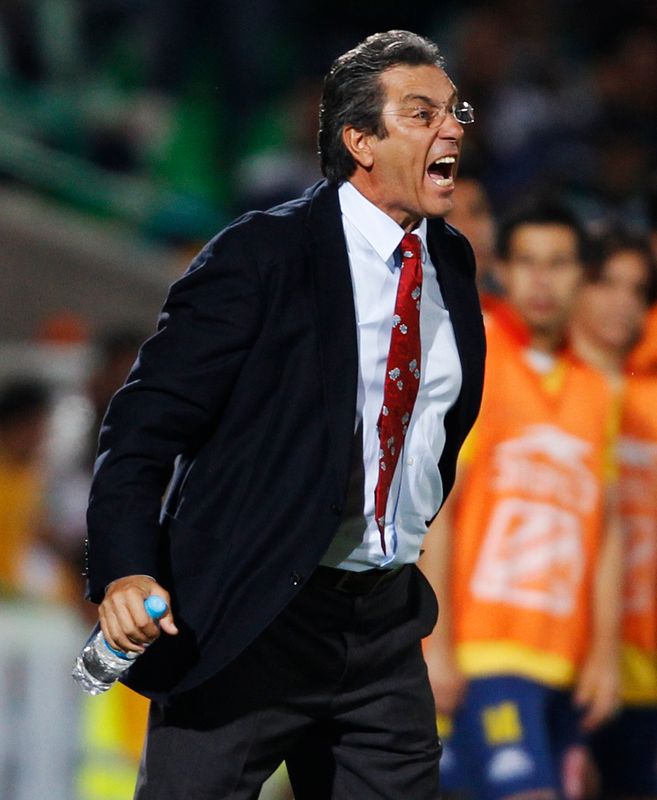 LYNXMPEG95049.jpg,Foto de archivo de Tomás Boy dirigiendo a Morelia en torneo mexicano. Estadio TSM, Torreón, México.  3 de diciembre de 2011.
REUTERS/Tomas Bravo; Crédito: Array, Reuters