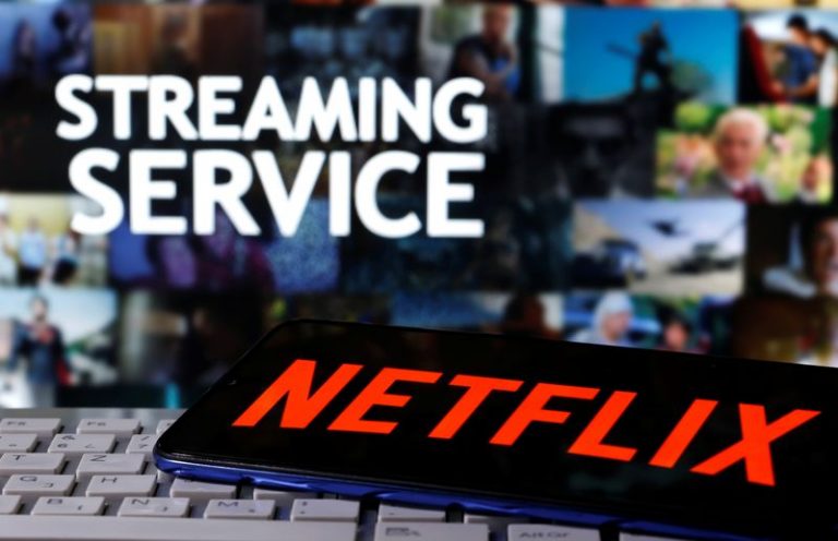 LYNXMPEG951NF.jpg,Foto de archivo ilustrativa del logo de Netflix en un teléfono inteligente. 
Mar 24, 2020. REUTERS/Dado Ruvic; Crédito: DADO RUVIC, Reuters
