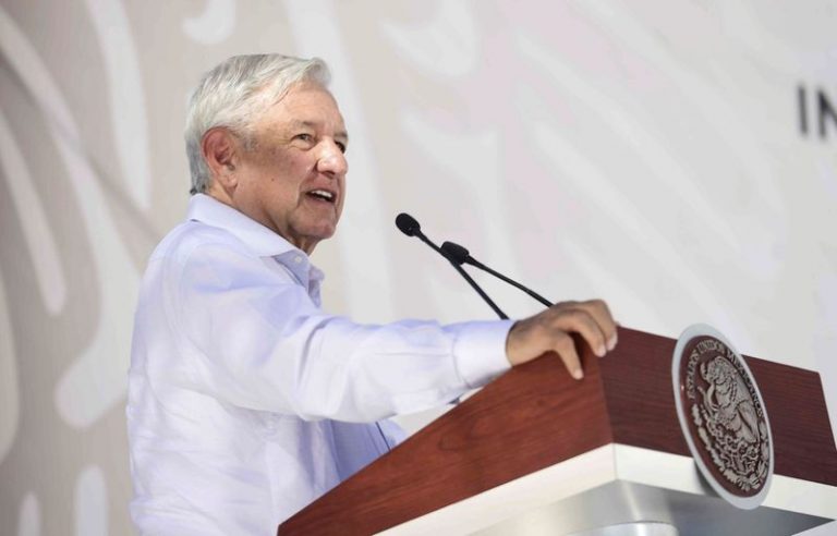 LYNXMPEG961O8.jpg,Imagen de archivo. El presidente de México, Andrés Manuel López Obrador, habla con residentes en Sonora, México. 4 de octubre de 2020. Mexico's Presidency/Handout via REUTERS ATTENTION EDITORS - THIS IMAGE HAS BEEN SUPPLIED BY A THIRD PARTY. NO RESALES. NO ARCHIVES; Crédito: MEXICO'S PRESIDENCY, Reuters