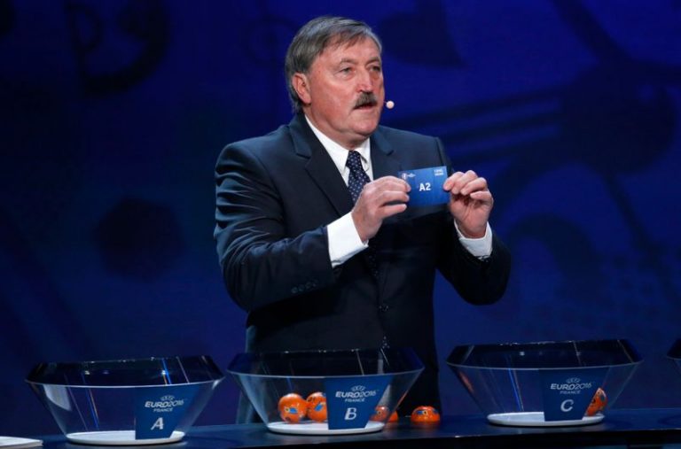 LYNXMPEG961U9.jpg,IMAGEN DE ARCHIVO. el exfutbolista checo Antonin Panenka durante el sorteo de la Euro 2016, en París, Francia - 12 diciembre 2015. REUTERS/Charles Platiau; Crédito: Charles Platiau, Reuters