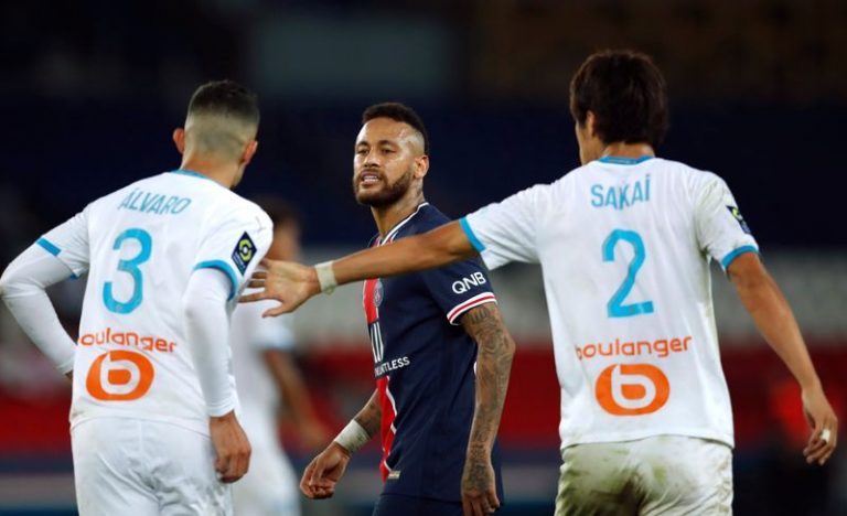LYNXMPEG9720C.jpg,Foto de archivo: Neymar se enfrenta a  Álvaro González en el duelo entre Olympique de Marsella y PSG por la liga francesa. 13 septiembre 2020. REUTERS/Gonzalo Fuentes; Crédito: GONZALO FUENTES, Reuters
