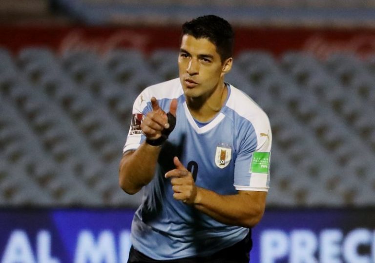 LYNXMPEG980RS.jpg,Foto del jueves de Luis Suárez celebrando tras marcar un gol para Uruguay ante Chile en el inicio de la eliminatoria sudamericana. 
Oct 8, 2020 
Pool via REUTERS/Raul Martinez; Crédito: RAUL MARTINEZ, Reuters