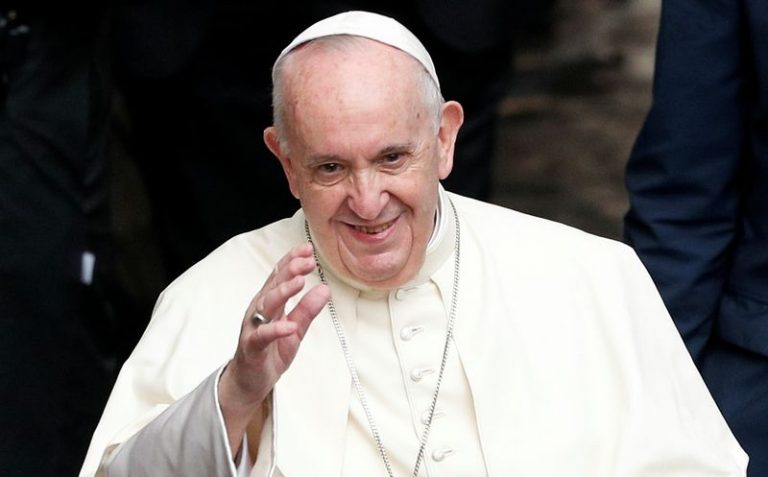 LYNXMPEG990KT.jpg,FOTO DE ARCHIVO: El Papa Francisco saluda a los fieles al salir después de la audiencia general semanal en el Vaticano, el 23 de septiembre de 2020. REUTERS / Guglielmo Mangiapane/ Foto de archivo
; Crédito: GUGLIELMO MANGIAPANE, Reuters