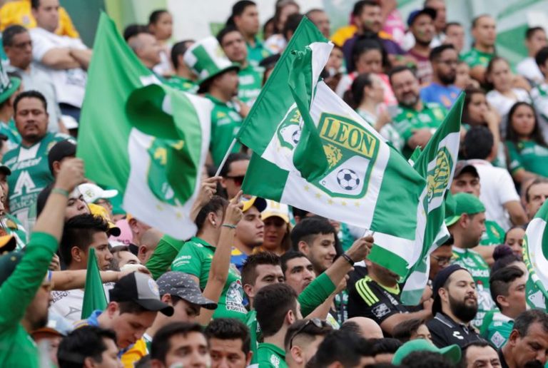 LYNXMPEG9B1OR.jpg,Foto de archivo de aficionados del León en el estadio Nou Camp durante la final del torneo Clausura 2019. León, México. 26 de mayo de 2019.
REUTERS/Henry Romero; Crédito: Array, Reuters